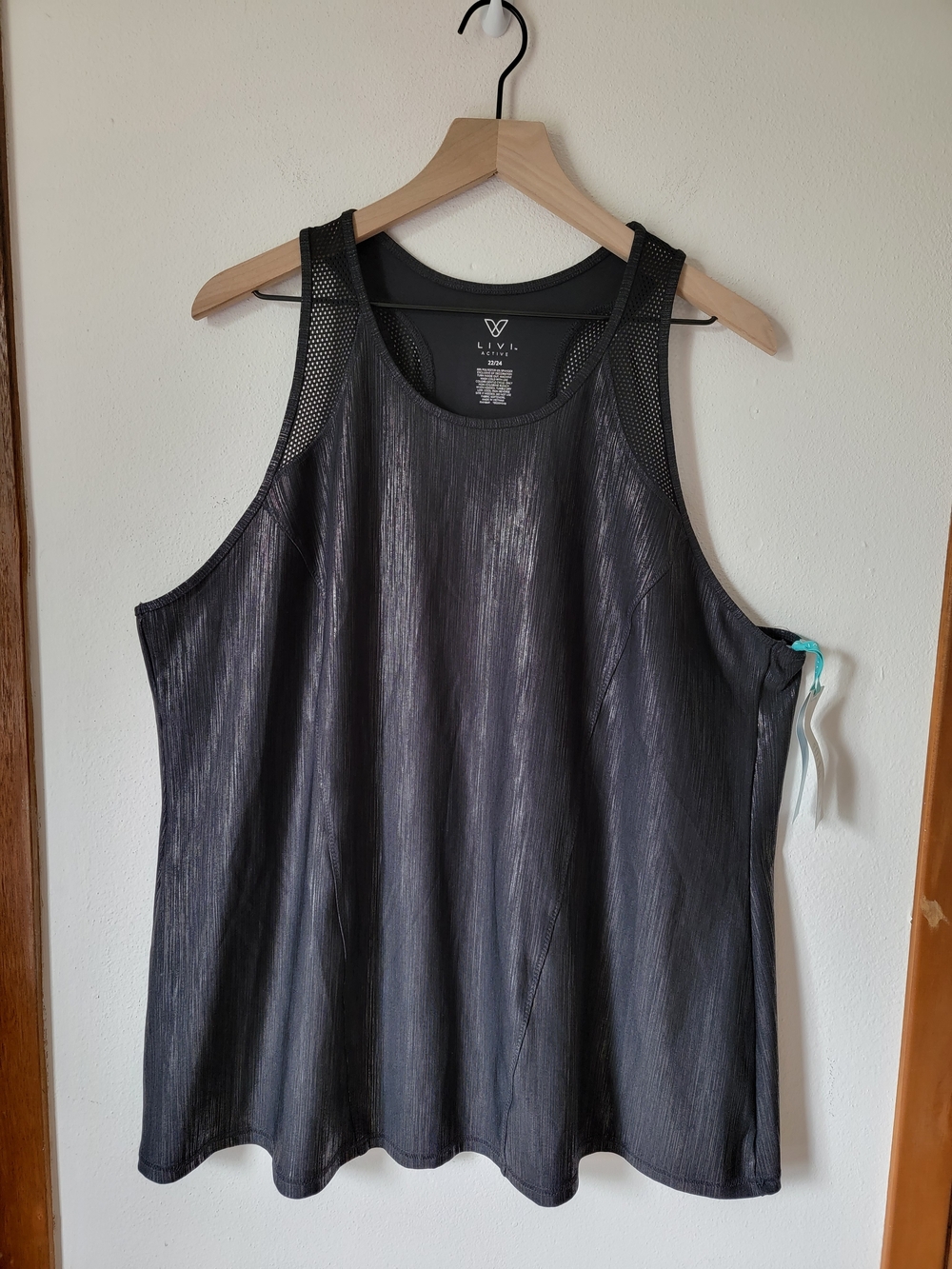 Livi Active Black Shimmery Moisture Wicking Quick Dry Tank Size 22/24 NWT
